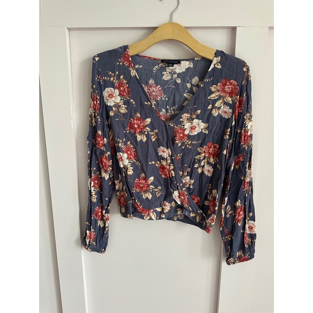 American Eagle Floral Wrap Blouse Blue‎ Red Long Sleeve Smocked Crop Top Medium